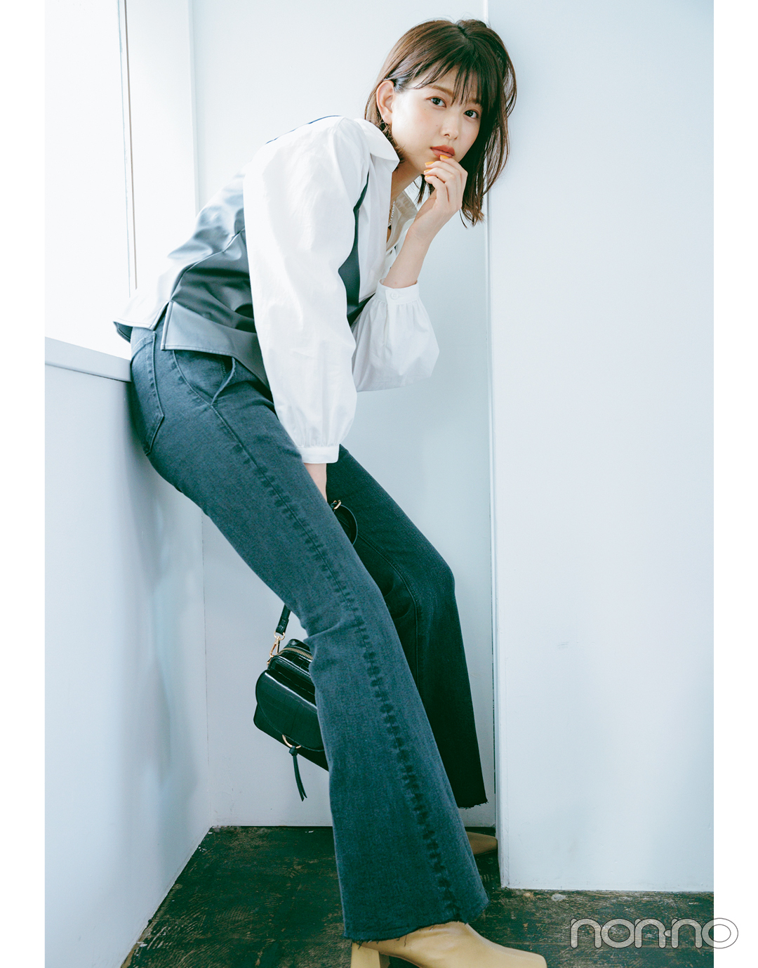 長女・渡邉理佐は「辛口フレア」でこなれカジュアルコーデ①【坂道3姉妹のデニム】_1_7