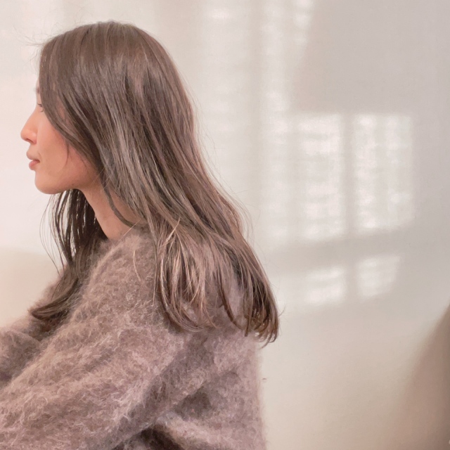 40代のロングヘア カラーで季節の変わり目を楽しむ ファッション誌marisol マリソル 40代をもっとキレイに 女っぷり上々