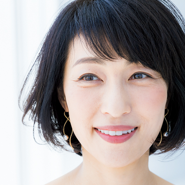 顔だちをふっくら見せ華やかさを演出 短めボブヘア ひし形 50代髪型 ヘアスタイル Web Eclat 50代 女性のためのファッション ビューティ ライフスタイル最新情報 顔だちをふっくら見せ華やかさを演出 短めボブヘア ひし形 50代髪型 ヘアスタイル Web Eclat 50代 女性のためのファッション ビューティ ライフスタイル最新情報