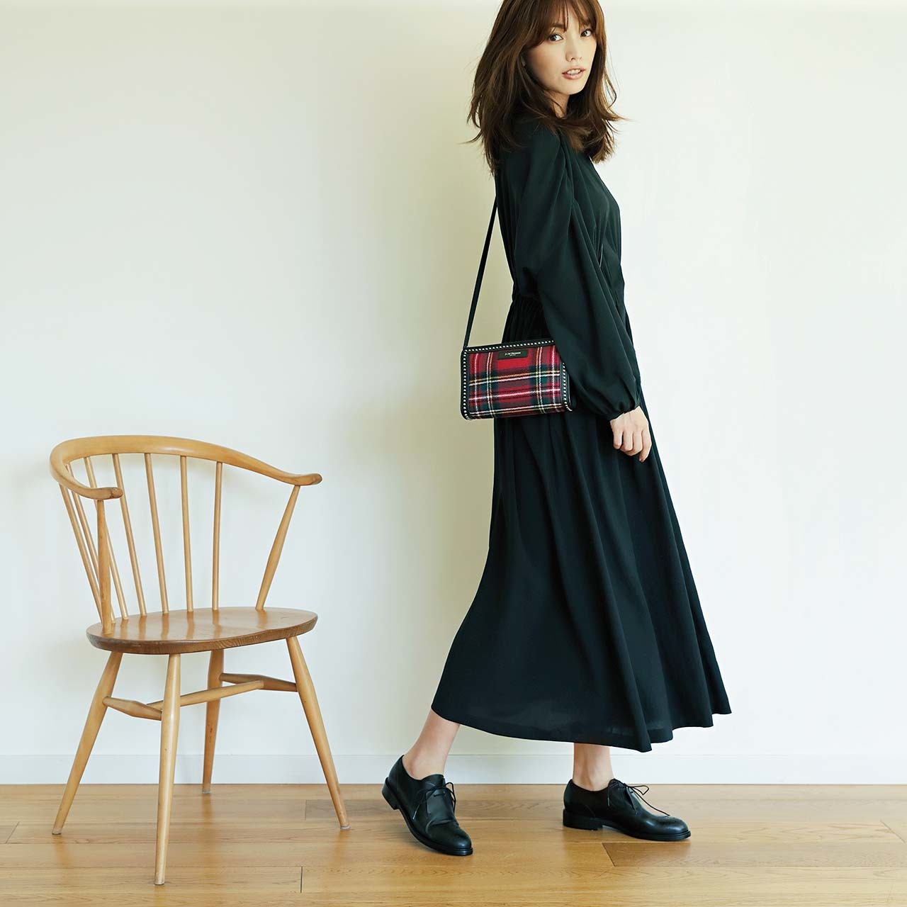 ファッション ワンピース×チェックのバッグコーデ