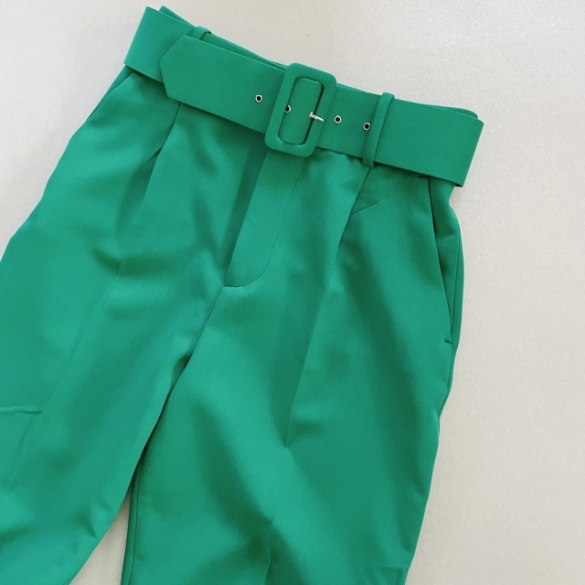 ZARAの布張りベルト付パンツ