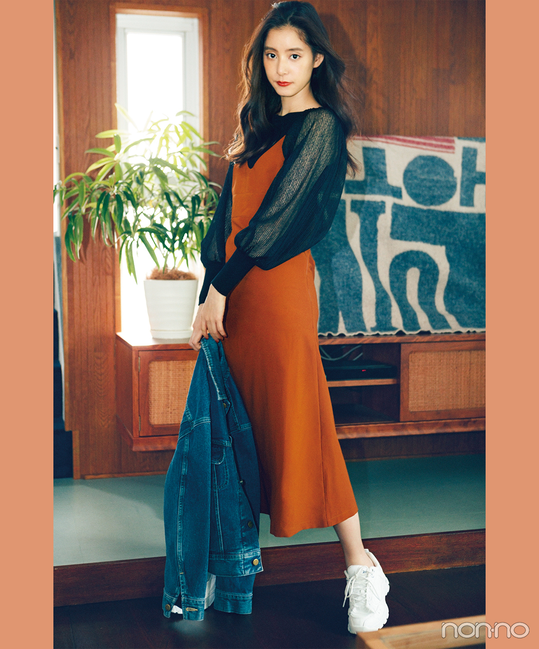 新木優子は春トレンドの透けトップスをキャミワンピのインに 毎日コーデ Non No Web ファッション 美容 モデル情報を毎日お届け