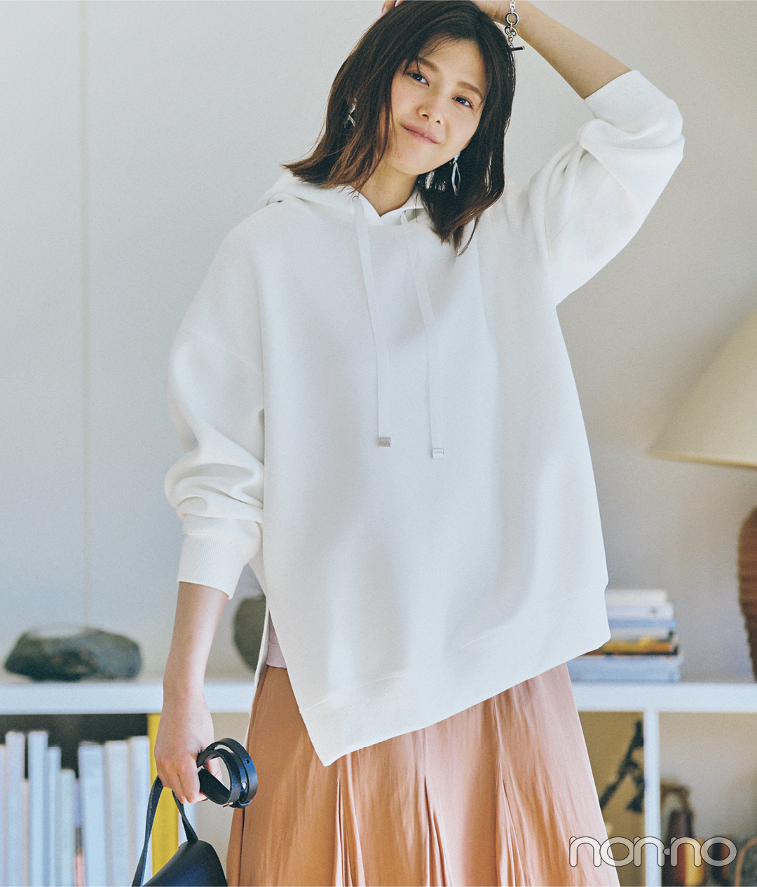 坂道3姉妹長女の渡邉理佐(櫻坂46)が着こなすこなれカジュアルコーデ1