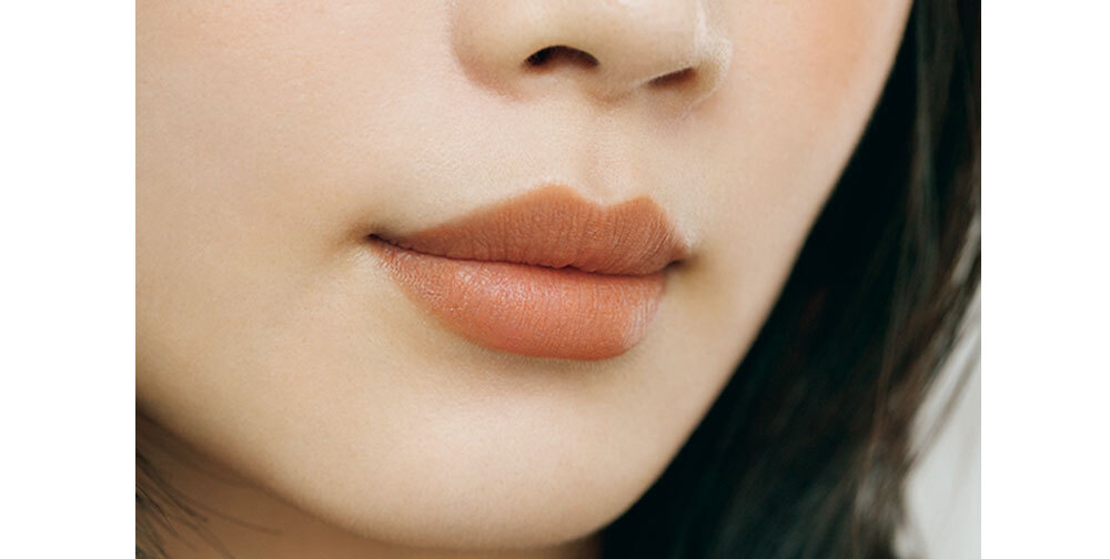 モデル/林田岬優 秋新色イチオシアイテム③ LIP セミマットなベージュ リップ