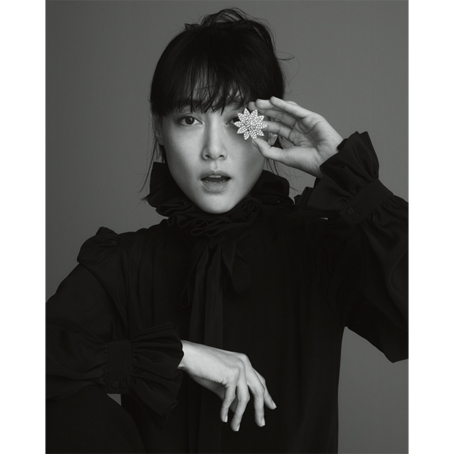 Van Cleef & Arpels(ヴァン クリーフ&アーペル) パリに咲き乱れる花のように愛らしくもコケティッシュなひと ローズ ド ノエル