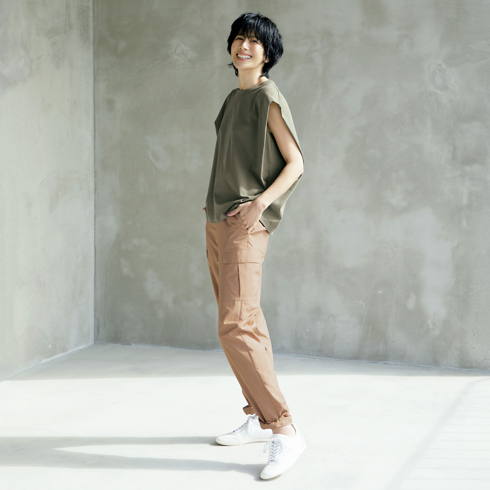 長谷川理恵さんが着こなす。アラフィーの理想の細見え服とは?_1_6
