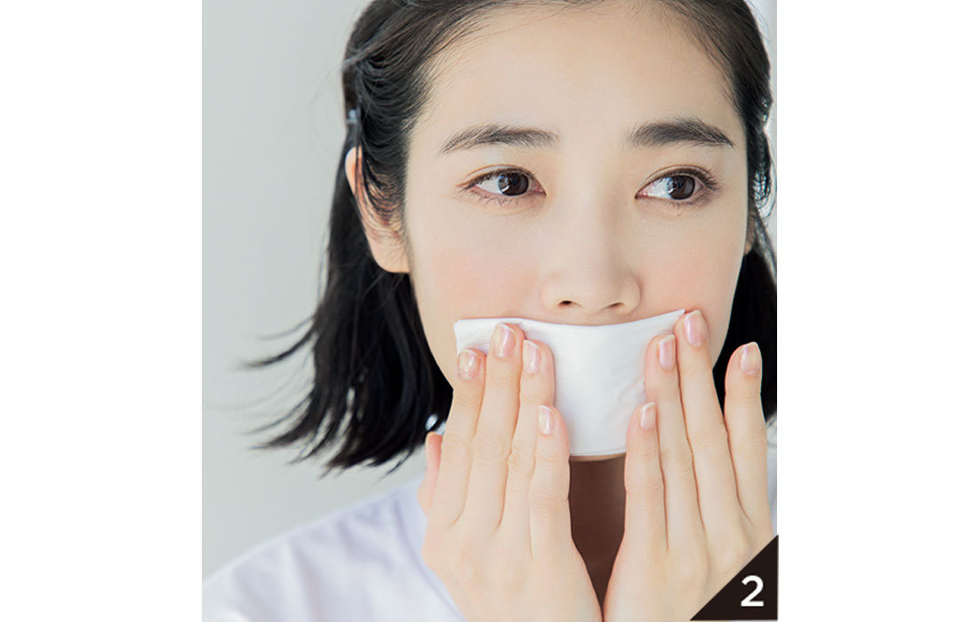 モデルプロセス_ ティッシュで軽~く押さえて、フィックスさせて。