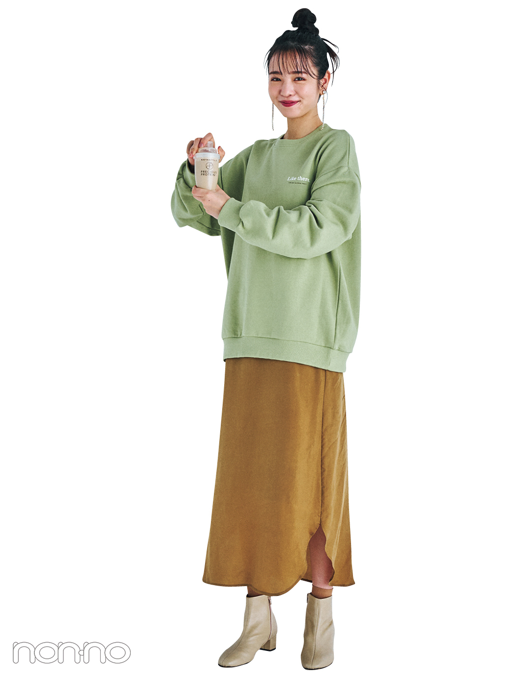 【佐々木美玲&横田真悠のトレンドタイムライン着回し⑫】お肌のために毎日欠かさず飲んでいるものって?_1_5