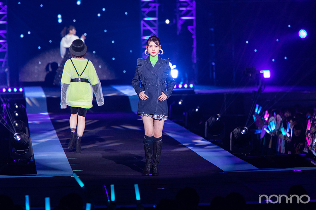 佐々木美玲(日向坂46)「日向坂46×DASADA LIVE&FASHION SHOW」ステージ