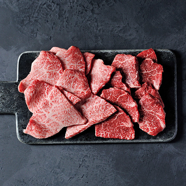 近江牛ギフト 赤身&吟撰赤身焼肉セット 4~5人前 ¥7,250。サシの入り具合が異なる2種を詰め合わせに。