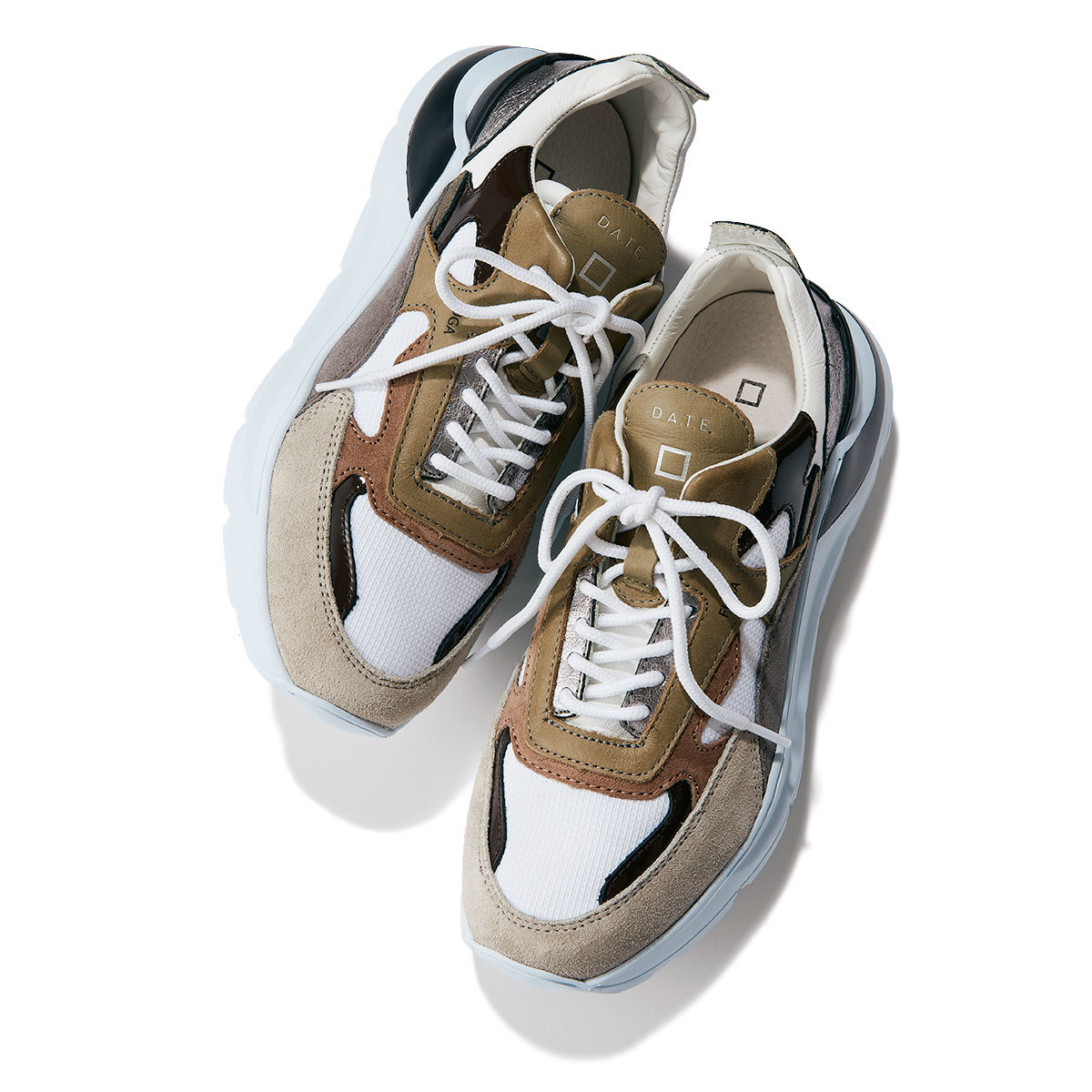 夏 秋のおしゃれにきく注目小物はコレ スニーカー パンプス ブーツ編 ファッション誌marisol マリソル Online 40代をもっとキレイに 女っぷり上々