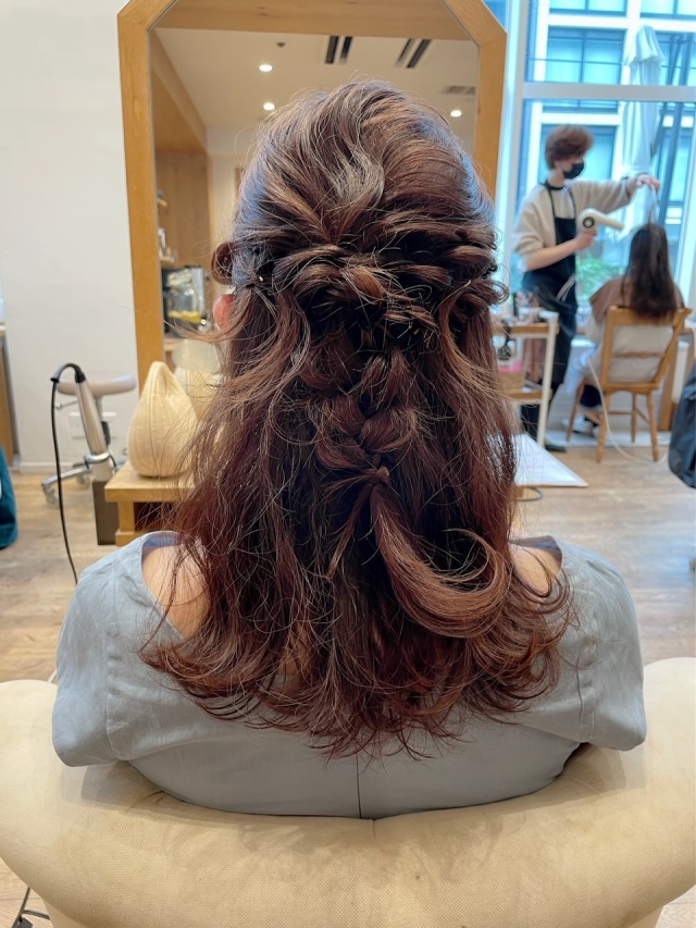 ヘアアレンジの完成!「かっわい~」と大興奮でした。