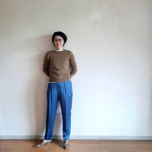 uncraveのブルーサテンパンツ