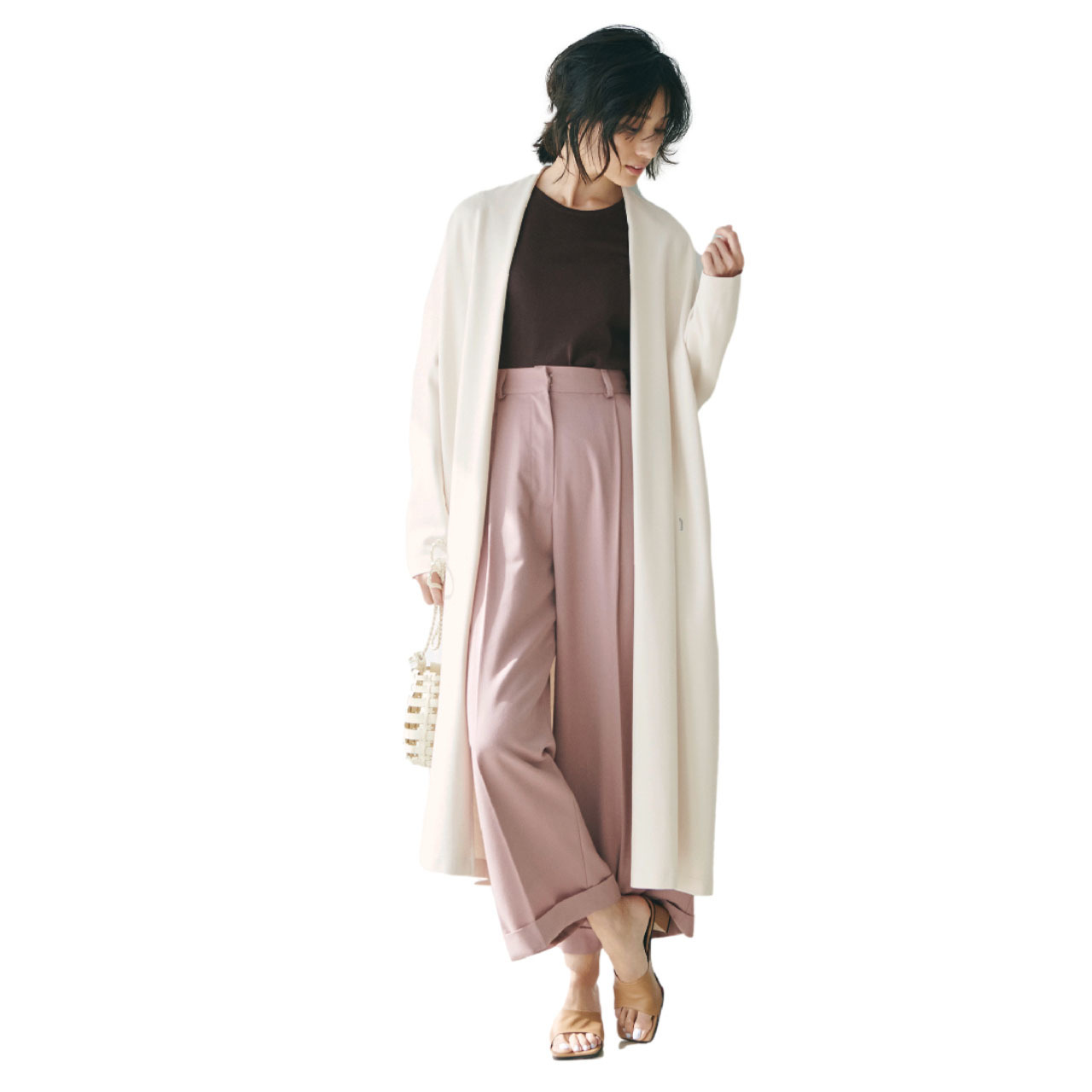 ■ロングカーディガン×淡ピンクのパンツコーデ