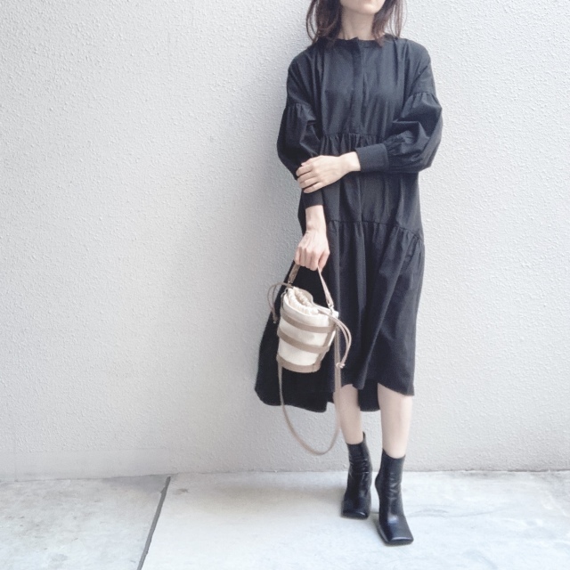 ZARAのスクエアトゥブーツでブラックコーデ