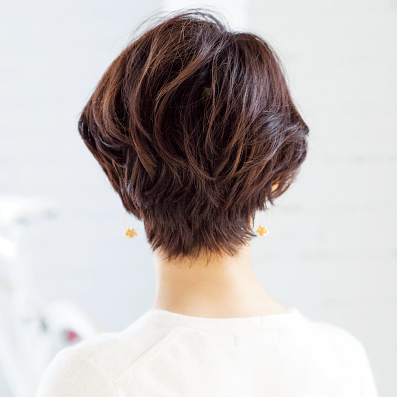 モードでありながら色っぽい 洗練されたひし形シルエットショート 40代のショートヘア ファッション誌marisol マリソル Online 40代をもっとキレイに 女っぷり上々