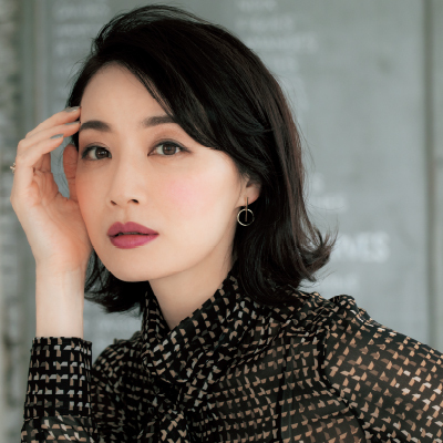 千吉良さんが提案 大人の 目もと力 を上げる 品格ブラウンアイ Web Eclat 50代 女性のためのファッション ビューティ ライフスタイル最新情報