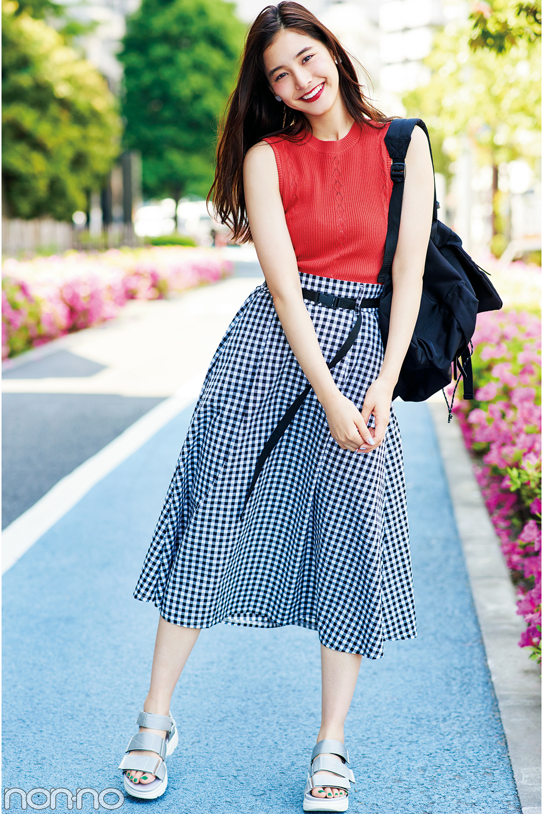 一緒にいて楽しそうキャラ♡ 新木優子は赤のノースリニットをこう着回す!_1_3