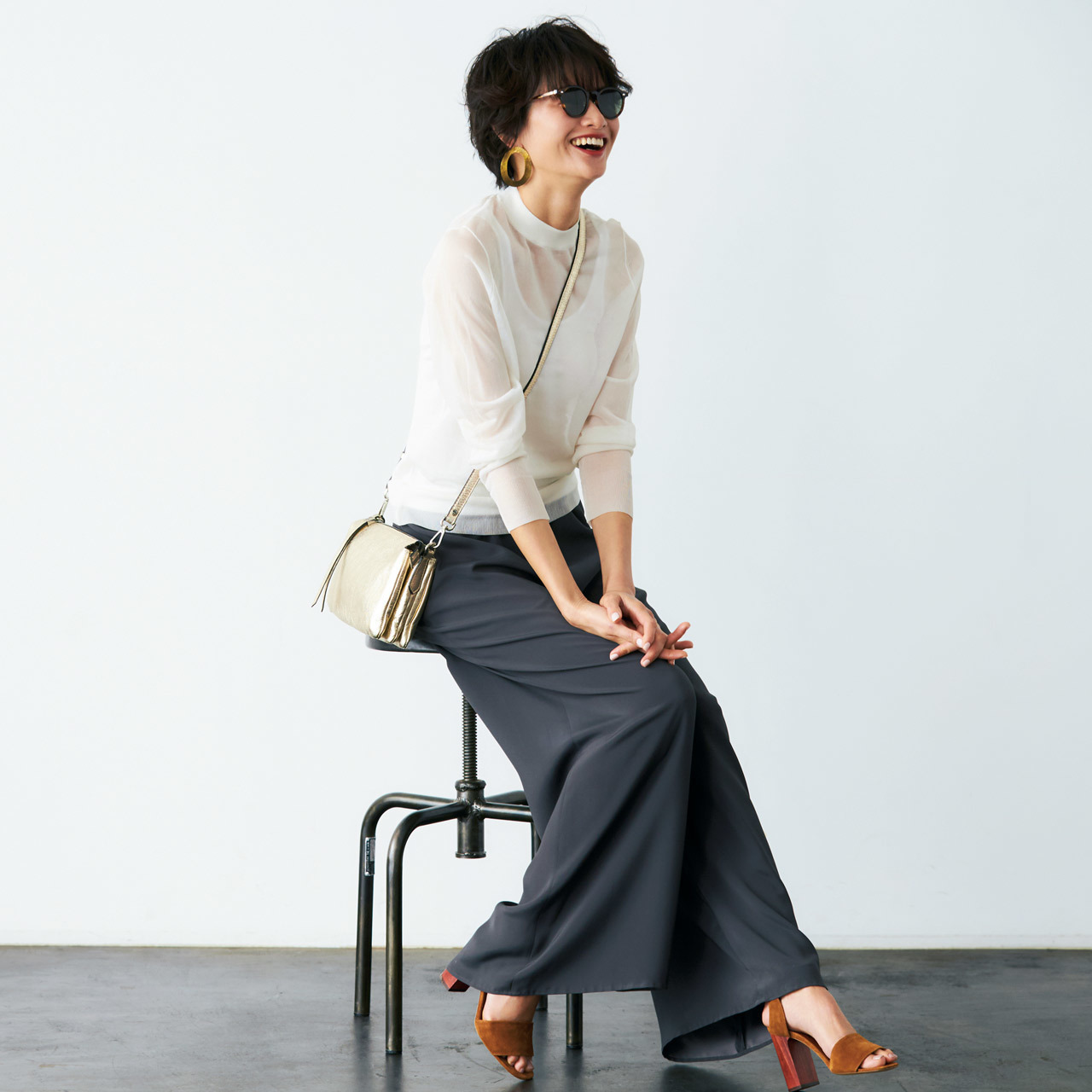 春夏の白トップスコーデ選 アラフォーの清潔感とこなれ感を手に入れて ファッション誌marisol マリソル 40代をもっとキレイに 女っぷり上々