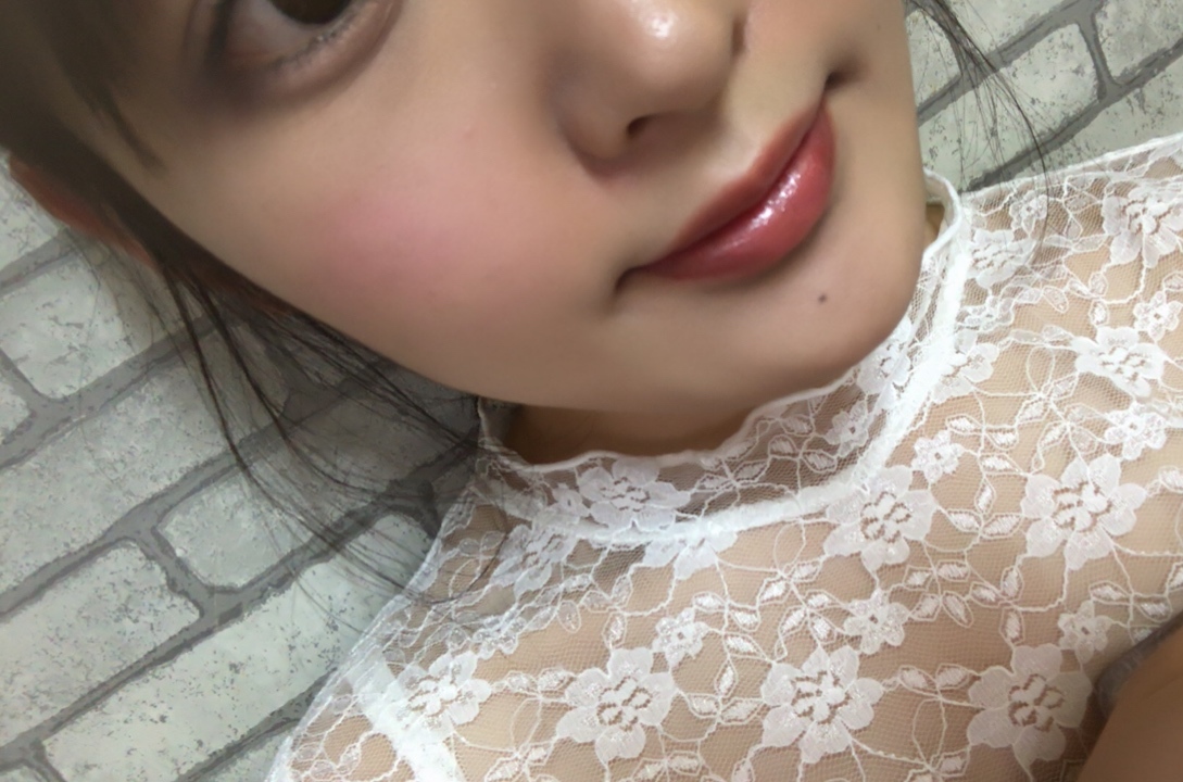 Cezanneの 紫チーク で春を先取り 美白 透明感 を手に入れよう Non No Web ファッション 美容 モデル情報を毎日お届け