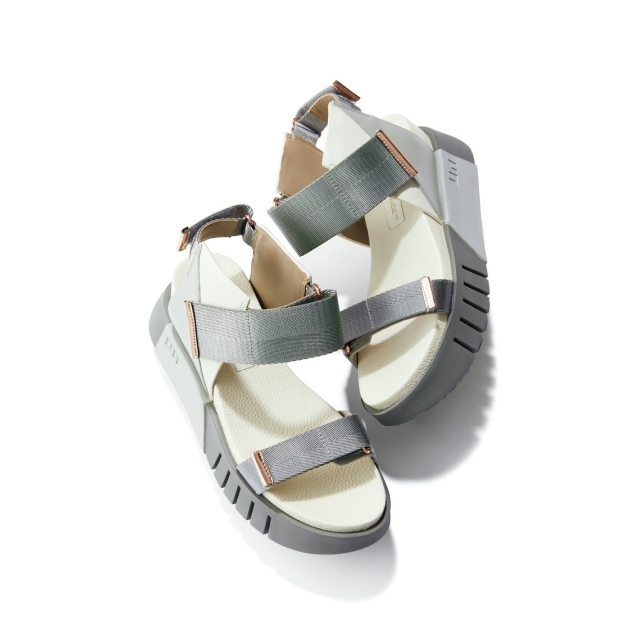 靴(H7.5)¥37,400/エム(ユナイテッド ヌード)