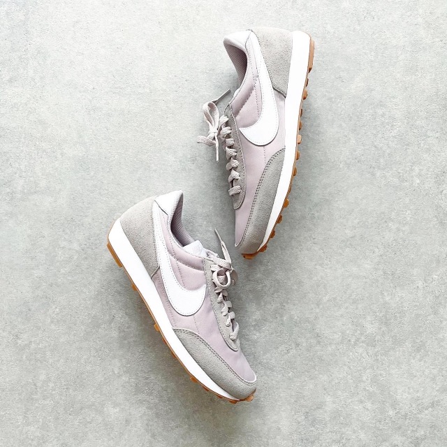 アウトレット戦利品 ニュアンスカラースニーカー Tomomiyuコーデ ファッション誌marisol マリソル Online 40代をもっとキレイに 女っぷり上々