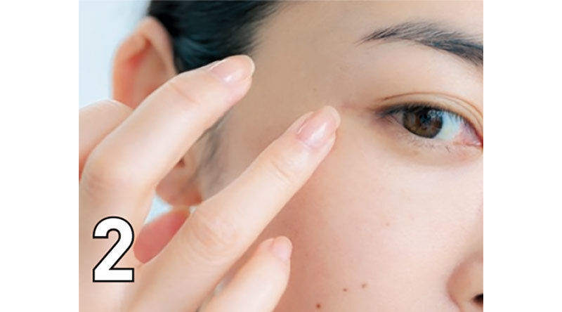 境目だけを指先でなじませ、一体化させる