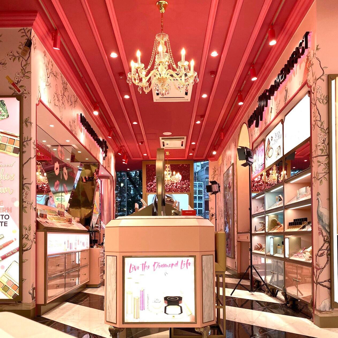 トゥーフェイスドの旗艦店限定グッズが可愛すぎ! 気分がアガるミラー&ポーチを渋谷でGET♡_1_1