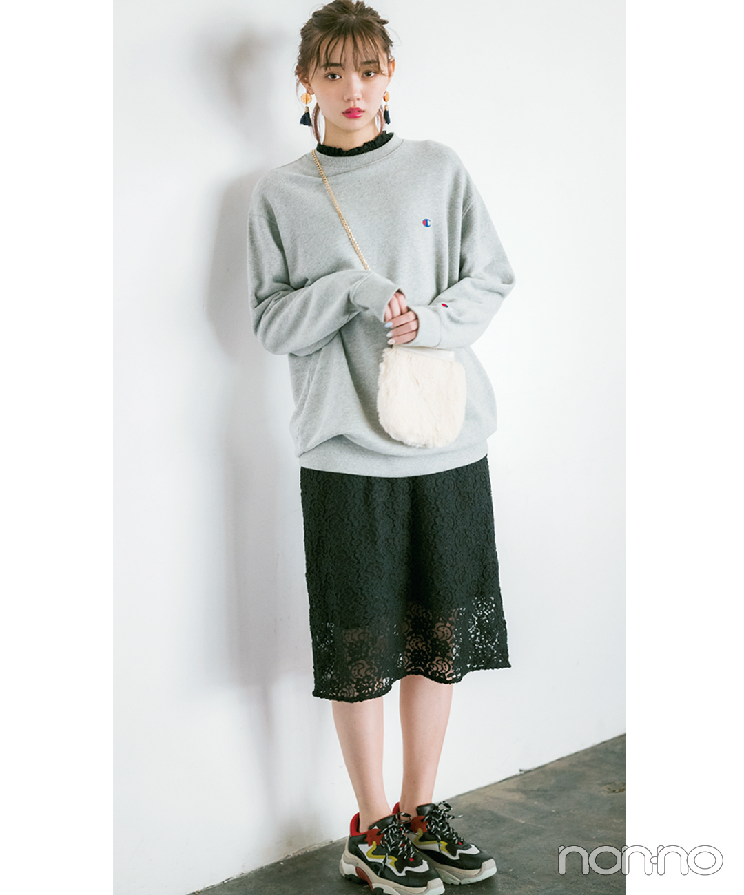 大ブームのスウェットはレース合わせで女の子モードに 毎日コーデ Non No Web ファッション 美容 モデル情報を毎日お届け