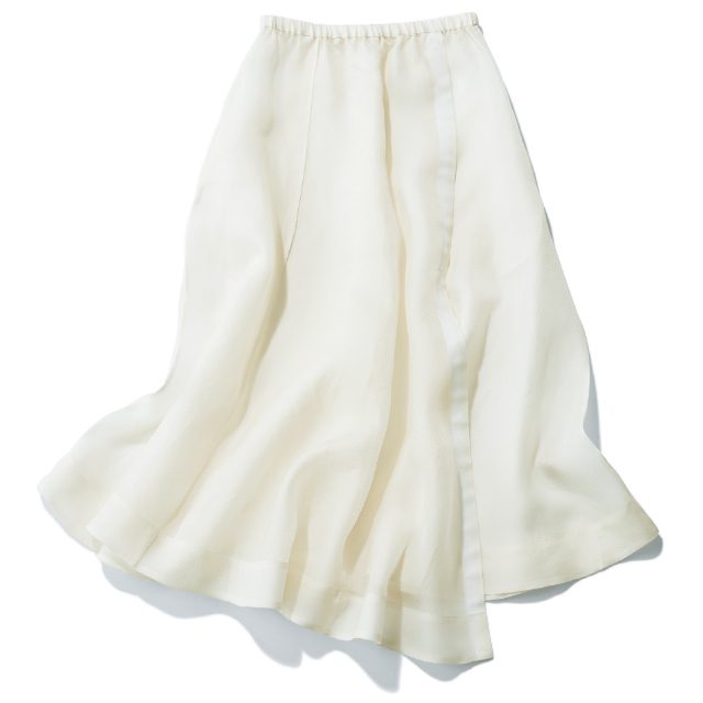 ロング丈のラップスカート