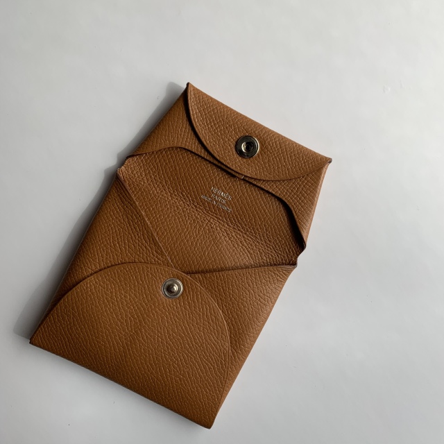 いつもバッグに潜ませる一生モノの小物入れ エルメスのコインケース ファッション誌marisol マリソル Online 40代をもっとキレイに 女っぷり上々