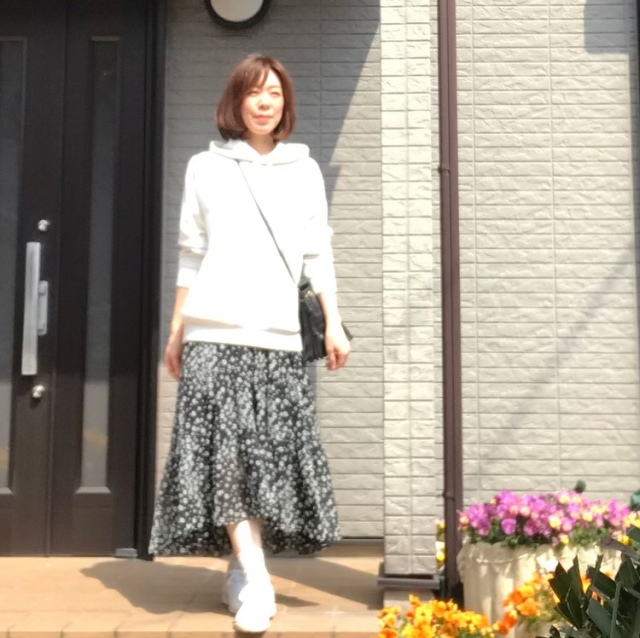 春の休日スタイル。登場率高めなのは「スウェット」「シフォン」の楽ちん&軽やかアイテム!_1_1