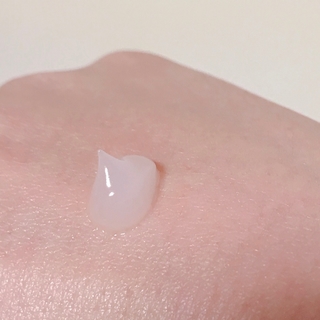 DHCのザ スノー ショットの美容液のテクスチャー