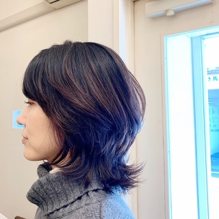 広がりやすいロングパーマはくびれを作ってｉラインに 40代のロングヘア ファッション誌marisol マリソル Online 40代 をもっとキレイに 女っぷり上々