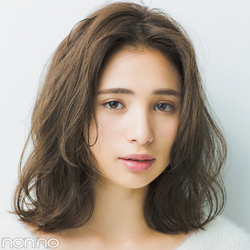 丸顔コンプレックスは 細見え小顔ヘアでクリア Non No Web ファッション 美容 モデル情報を毎日お届け