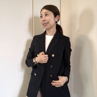 ジャケットはプラステ。ダブルのジャケットと相性◎