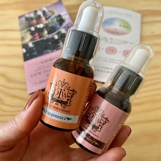 スポイトボトルに入ったフラワーエッセンスです。FLOWER ESSENCE FORMULA