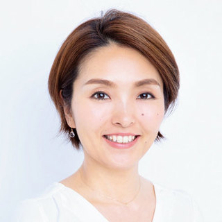 ヘア&メイクアップ アーティスト レイナさん