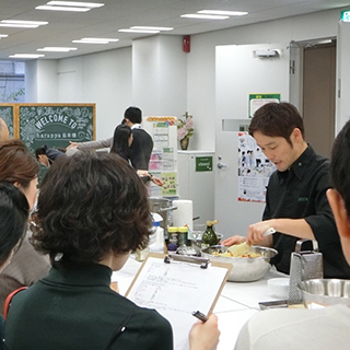 ◆ランチタイムの料理教室「EATALK Office」