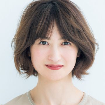 おろし前髪スタイリング3 1 9分け でスタイリッシュにイメチェン Web Eclat 50代女性のためのファッション ビューティ ライフスタイル最新情報