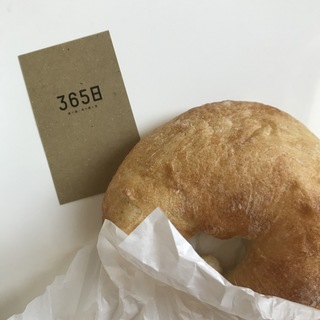 プレーンなものは、レタスやスクランブルエッグを挟んで♩