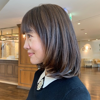 広がりやすいロングパーマはくびれを作ってｉラインに 40代のロングヘア ファッション誌marisol マリソル Online 40代 をもっとキレイに 女っぷり上々