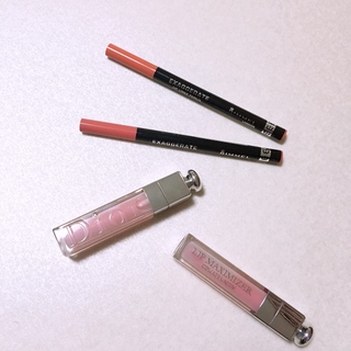 リップライナー:リンメル。柔らかくてとっても塗りやすいプチプラのリップライナーです。
グロス:Diorマキシマイザー 口紅のベースとして10年近く愛用