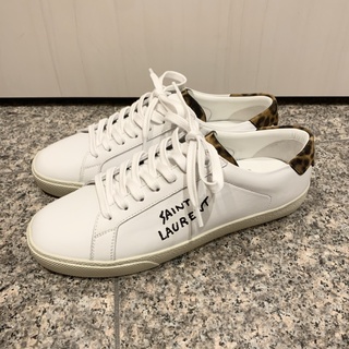 スニーカーを買い替えました アラフォーマッキーのスニーカー選びのポイント ベーシックを再考する ファッション誌marisol マリソル Online 40代をもっとキレイに 女っぷり上々