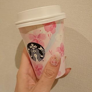 帰りがけにスタバに寄ったら、桜コラボに💕