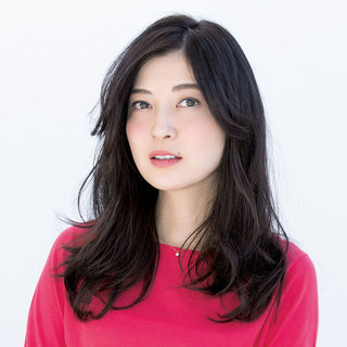 顔まわりの肌見せですっきり&ルーズなパーマMIXロングヘア