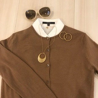 Cardigan UNIQLO / Shirt GUCCI / Necklace GUCCI / Earrings GUCCI / Sunglasses GUCCI