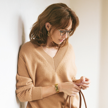 大人の辛口ベージュコーデ キャメルジャケットを羽織ればいつものデニムスタイルが見違える Web Eclat 50代女性のためのファッション ビューティ ライフスタイル最新情報