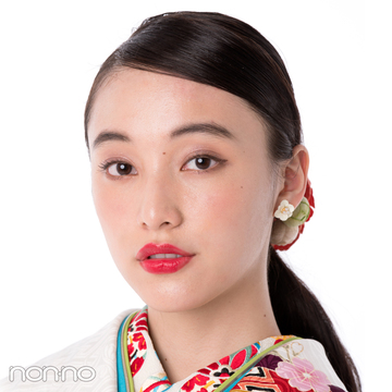 前撮りにも ボブ風に新鮮ヘアアレンジ 茶髪 明るめ髪色さん編 成人式 髪型 メイク Non No Web ファッション 美容 モデル情報を毎日お届け