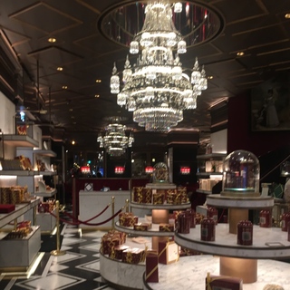 素敵なザッハーの店内。
